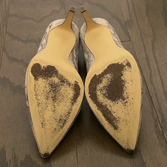 BCBG PARIS Day Taupe Gaminkha Pumps - Picture 5 of 7